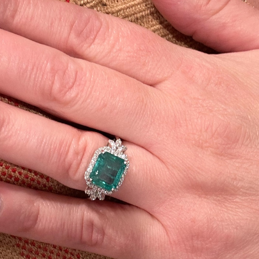 Emerald & Diamond Ring - Picture 9 of 10